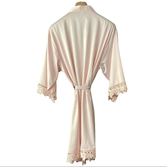 ❌SOLD❌XXL/XXL•PRISTINE GORGEOUS LACE / SOFT PINK LIGHTWEIGHT SATINY ROBE W BELT• - Picture 2 of 7